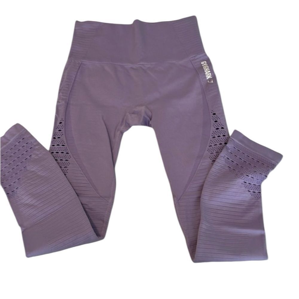 Gymshark szS lavender high waisted leggings w/cutouts & derrière stitching EUC